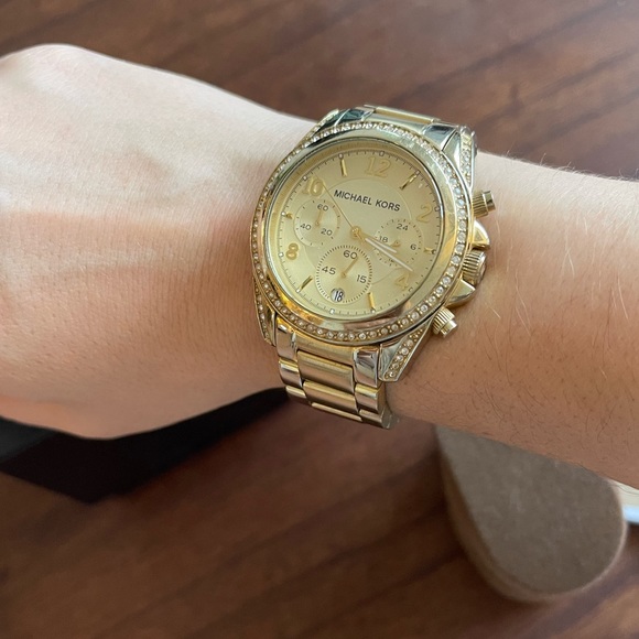 Michael Kors Gold Watch - Picture 4 of 8